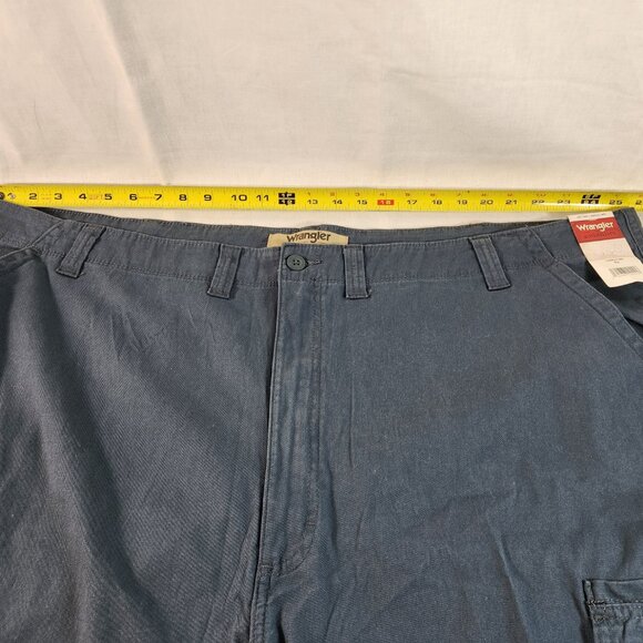 Wrangler Authentics Mens Blue Stretch Cargo Shorts (Actual Sz 51) NWT FREE Ship - Picture 2 of 15